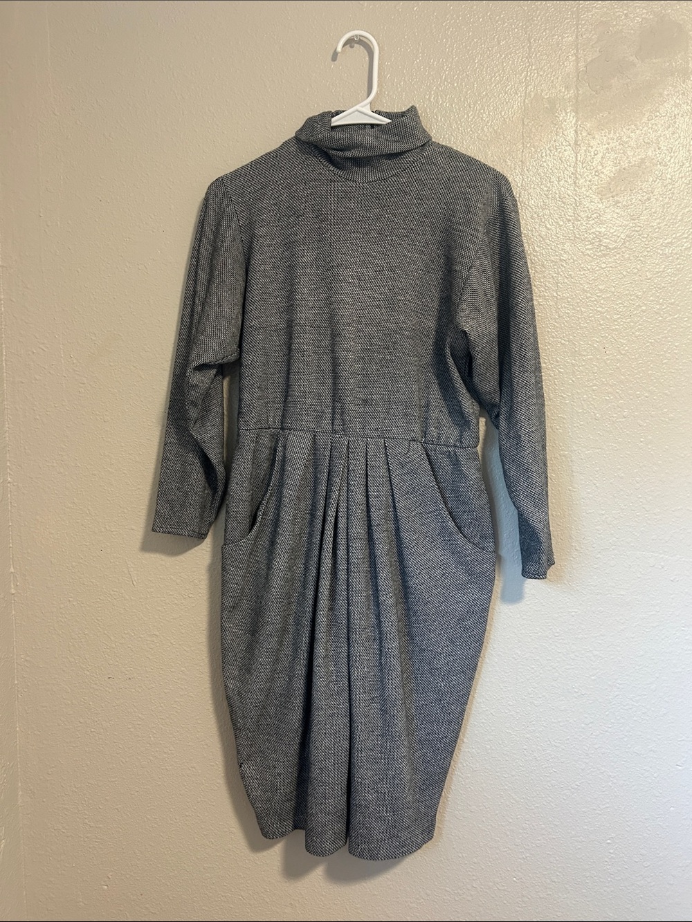 Women’s Gray Long-Sleeve Turtleneck Pleated Dress